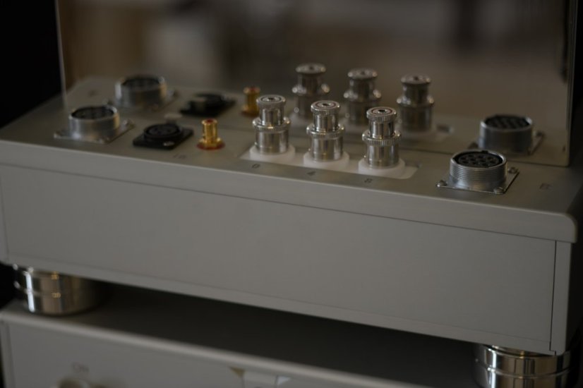 AM Audio 833S Ultima Silver