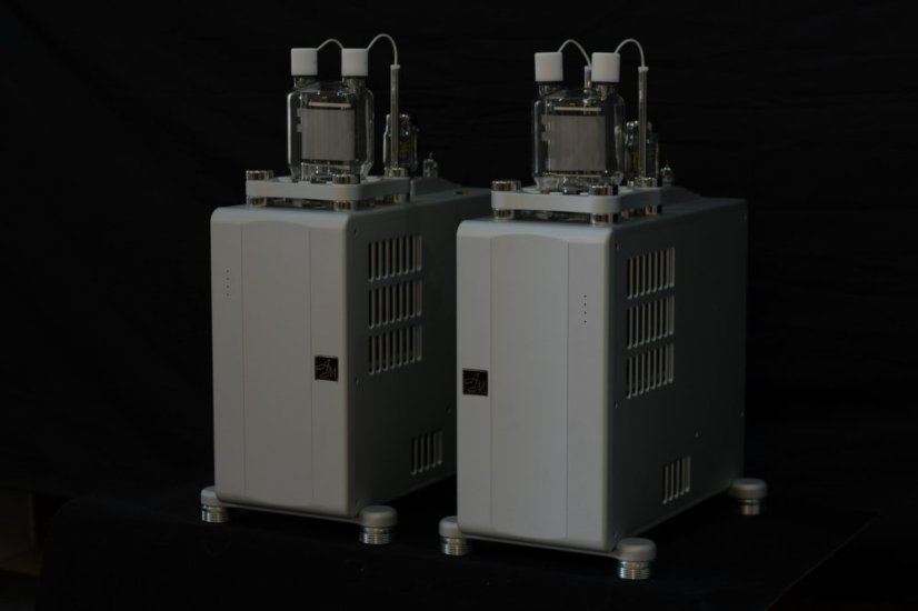AM Audio 833M