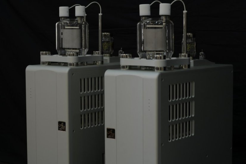 AM Audio 833M