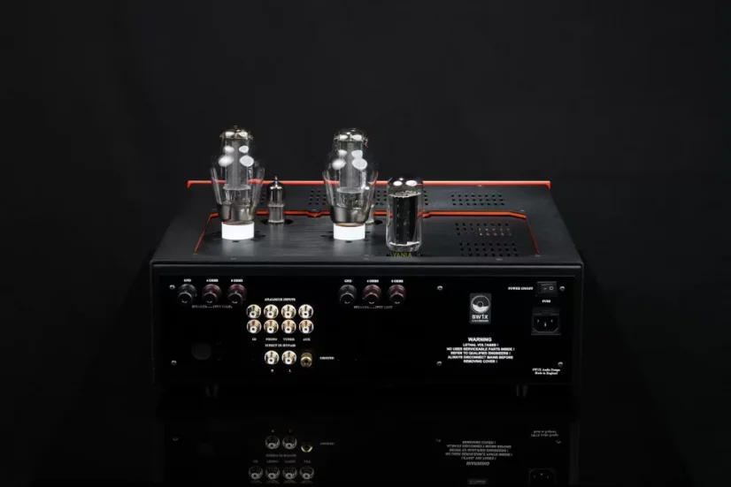 SW1X AMP V Titan - Vyberte variantu: Signature